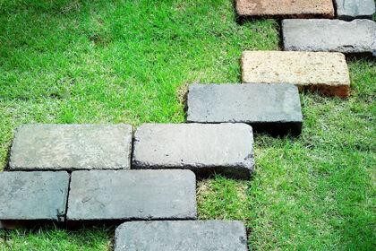 サービス、石団