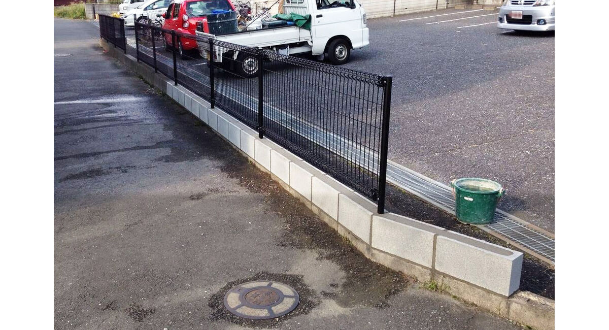 駐車場のフェンス