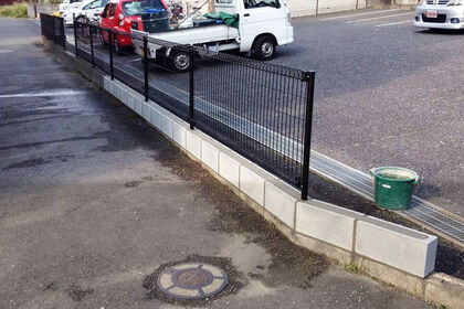 駐車場のフェンス