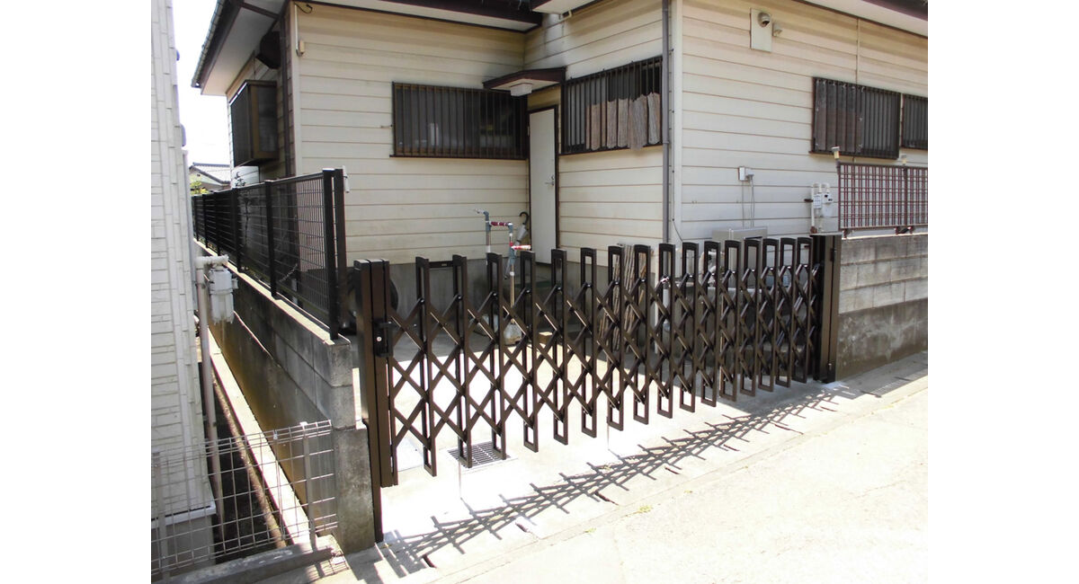 川越市富士見町　伸縮門扉設置